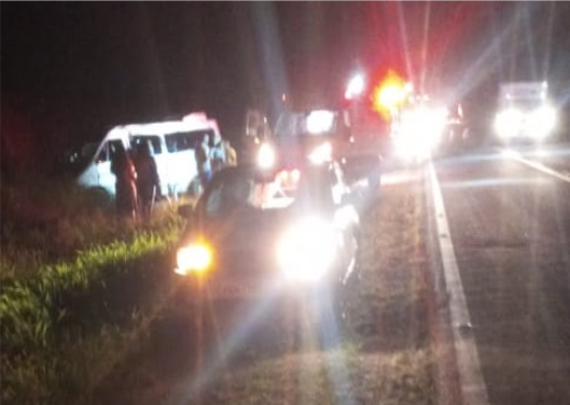 Acidente envolvendo van de Coité e caminhão deixa dois mortos na BR116
